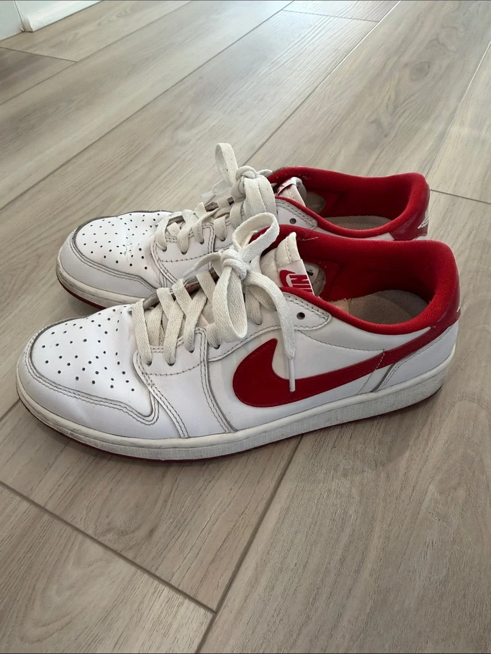 Nike White and Red Low-Top Sneakers